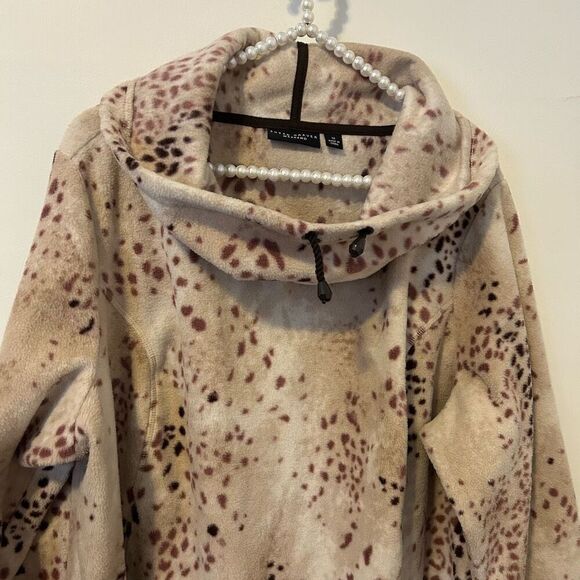 Susan Graver Weekend Size 1X Animal Print Fleece Pocket Front Sweater cowl neck - Picture 3 of 10
